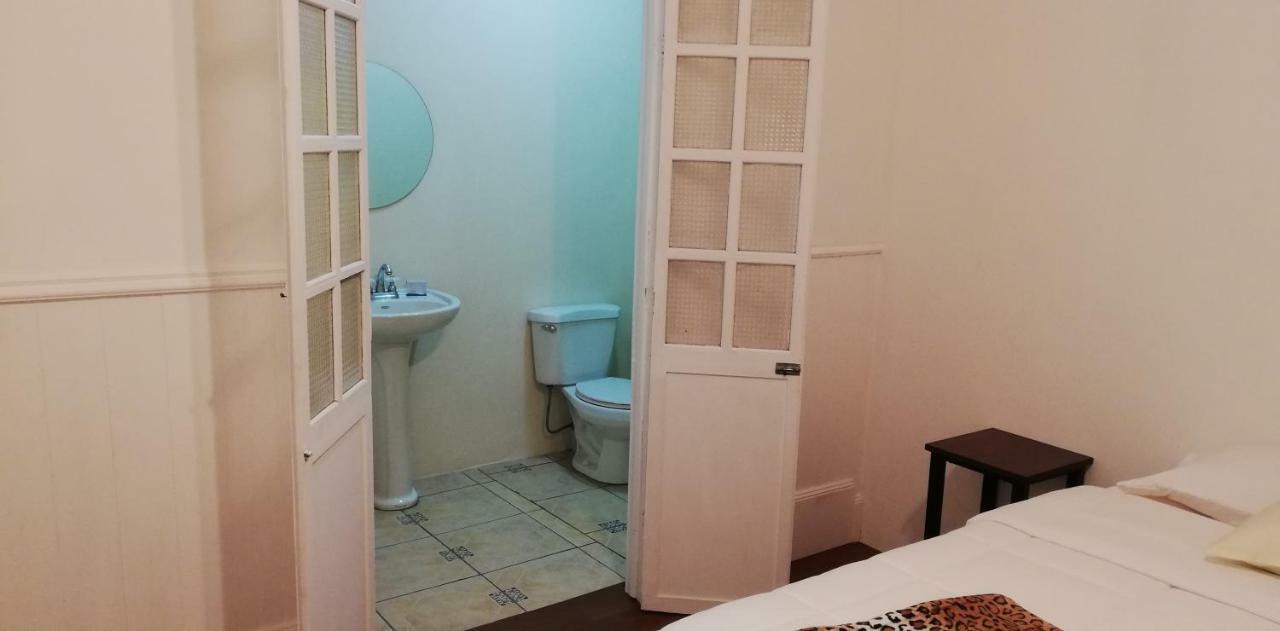 Casa Mayela Guest House San Jose  Ngoại thất bức ảnh